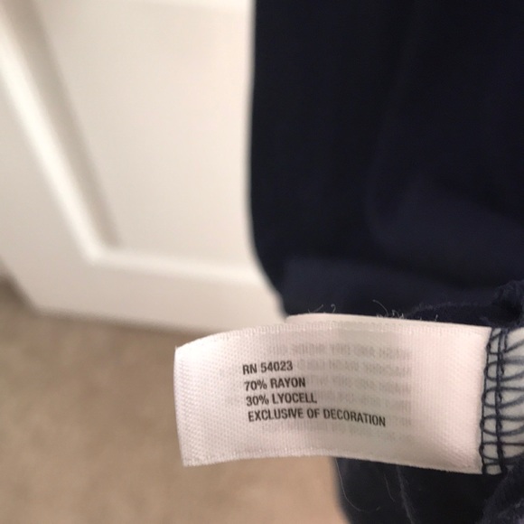 Navy blue v neck jersey shirt with flower detail - Picture 4 of 5